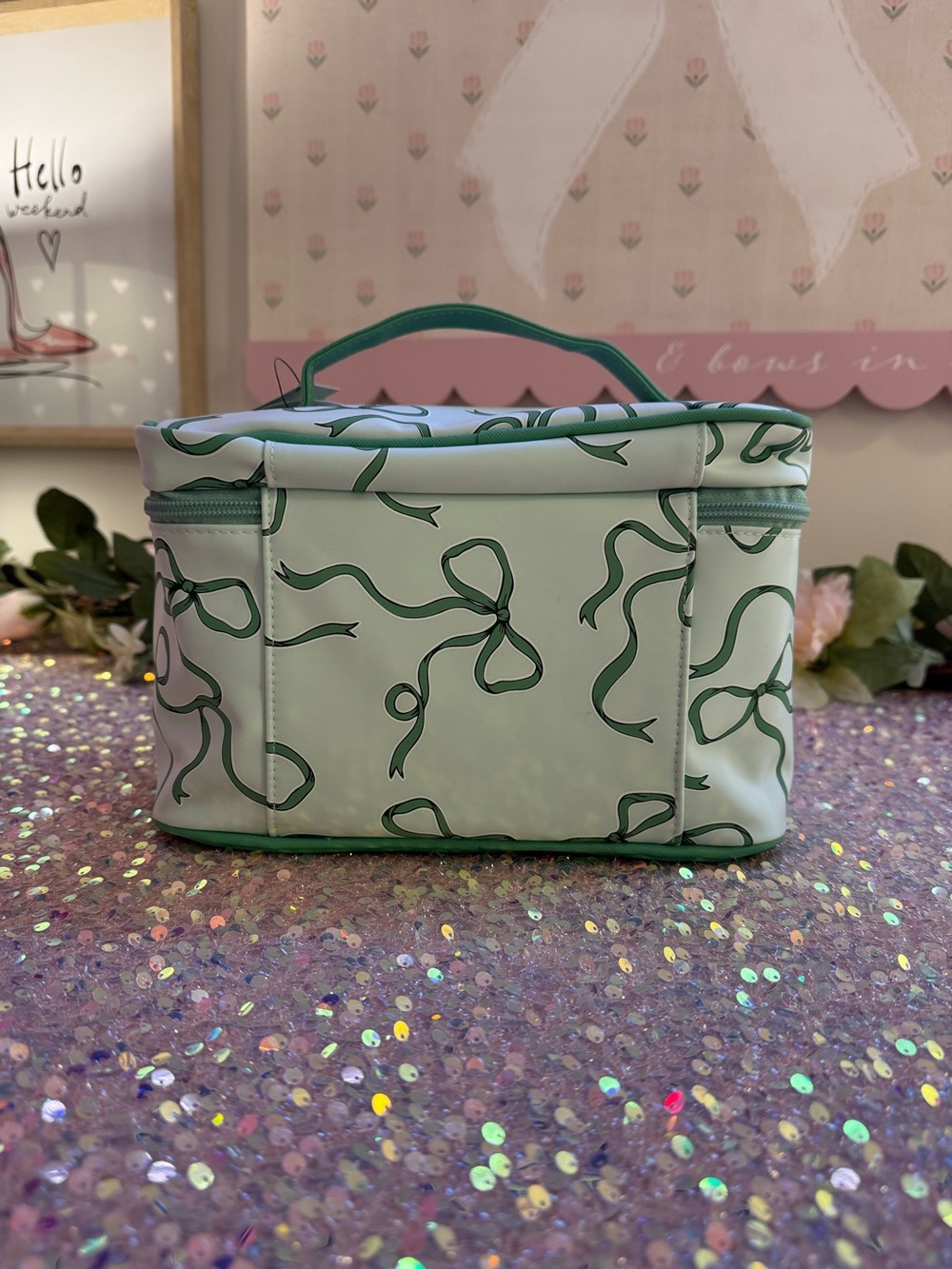 NWT Tender Love + Carry Travel Vanity Bag in “Green Bows” Pattern - Picture 2 of 12